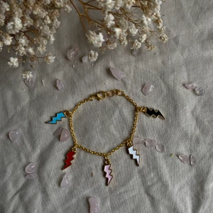 Armband  - Armband med blixtrar super fin 25kr plus frakt !! ❤️❤️❤️❤️