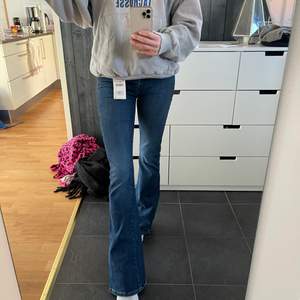Blå bootcat jeans från zara i storlek S💕(aldrig använda)150+frakt