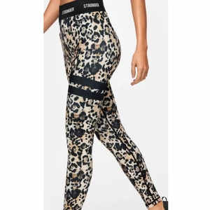 Stronger leopard thigts  - Säljer mina stronger thigts då dem inte kommer till användning längre. Har använt dem en hel del så dem är lite blekta i färgen. Köpt för 800 kr. Skriv för fler bilder.