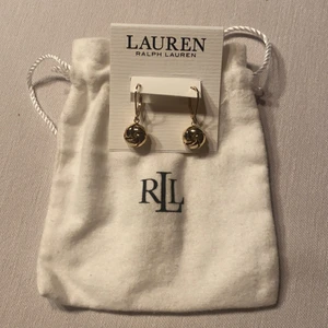 Örhängen - Säljer örhängen från Ralph lauren som är helt oanvända