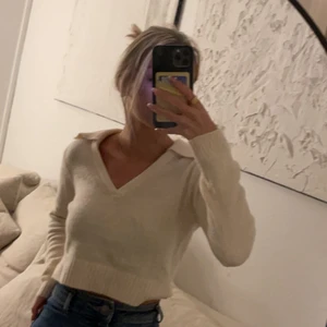 Tröja stickad  - Jättefin mjuk tröja i nyskick, lappen är dock avklippt men tror den är från Hm/Lindex/zara