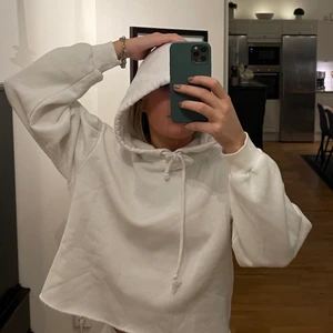 Vit hoodie  - Vit hoodie strl S, knappt använd  🤍 