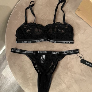 Lounge Underwear - Superfina underkläder från Lounge Underwear men beställde fel storlek och kan ej skicka tillbaka då de gått för lång tid. Bh 32A och trosa i S