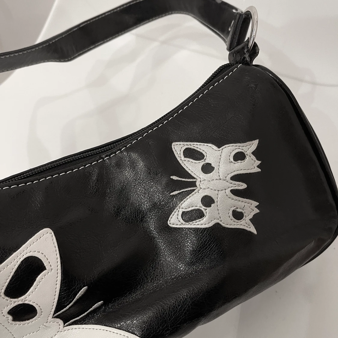 svart axelväska🦋 - 91