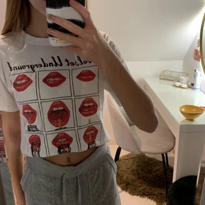 HM  - Säljer denna tröja från hm, inga skador men använd ganska mycket, säljer för 50kr