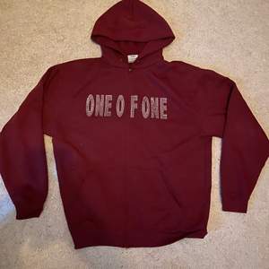 Säljer min One of hoodie storlek L, änvänd 1 gång!                     Frågor och bud i Pm!!!!!👊🏻😁