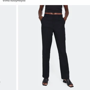 Kostymbyxor - Säljer dessa väldigt populära kostymbyxorna ifrån bikbok som har varit slutsålda. Storleken är 34, säljer pga lite för korta på mig som är 1,67. Byxorna är väl använda men i mycket bra skick (det saknas en knapp men det går att stänga dom ändå) köparen står för frakten, skriv för fler bilder eller frågor💓💓💓