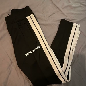 Palm angels  - Palm angels byxor i Stl. Xs men passar en S också! Helt oanvända! Prislapp finns kvar