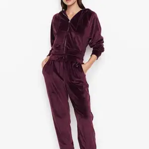 Victoria secret velour sätt mjukis dress motsvarade inte mina förväntningar va lite för stor också den är i xs är öppen att säljanden eller byta för något annat 