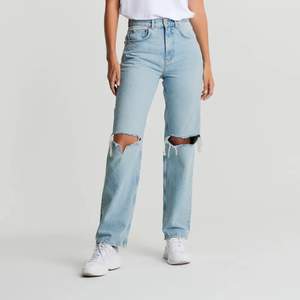 Ginas slutsålda 90s highwaist jeans, storlek 34.              Säljer då de har blivit för små för mig💞 