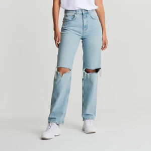 90s highwaist jeans - Ginas slutsålda 90s highwaist jeans, storlek 34.              Säljer då de har blivit för små för mig💞 