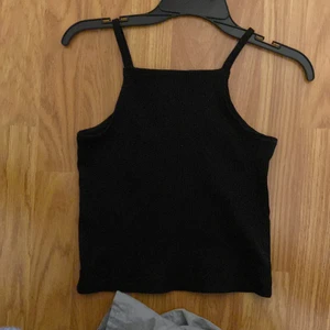 Linne - Svart linne från Kappahl i storlek 134/140 men sitter som XS 🤩ribbat material