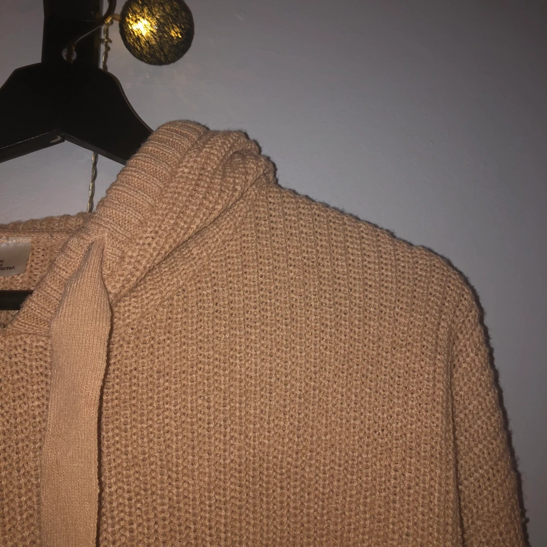 Stickad tröja med luva - 90