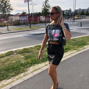 Cool tisha med tryck  - Super häftig tröja med tryck i storlek S, passar en vanlig S. 