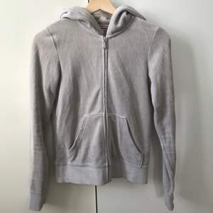 Grå zip hoodie från Juicy Couture i fin ljusgrå färg