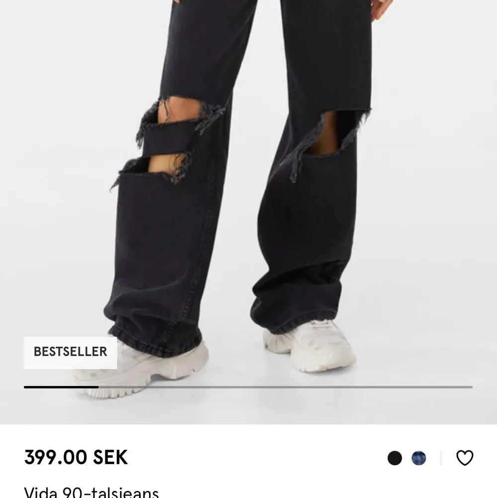 Använda hyfsat mycket men inga tecken på användning. Köpa från Bershka för 399 kr. Säljs för 200kr eller bud + frakt 66kr. Passar mig i längden som är 1,67.. Jeans & Byxor.