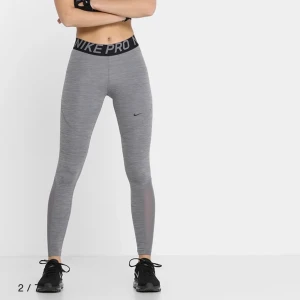 Nike tränings tights - Ej använt så mkt. Säljer för jag inte använder dem.  I bra skick. Köparen står för frakten. Nypris: 430kr ❤️ (första bilden lånad)