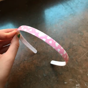 diadem  - rosa diadem med vita hjärtan 12kr frakt💓