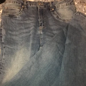 Jeans - Ett par jätte sköna jeans i ljusblå färg. Använda cirka 2 gånger. 