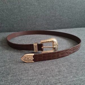 Bälte från Asos  - Krokodilskinnsimitation, helt oanvänd. Nypris: 119:-. Bud från 70:-.