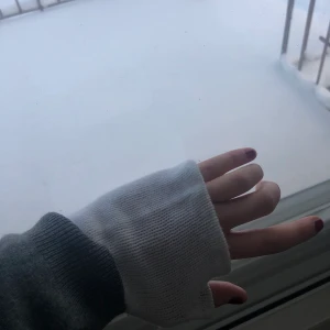 Vita torgvantar - Vita torgvantar! Köptes på plick men inte kommit till anvädning😁 köparen står för frakt