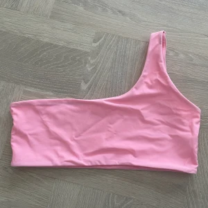 Bikiniöverdel - Rosa bikiniöverdel från shein i storlek S. Aldrig använd så den är i nyskick. 