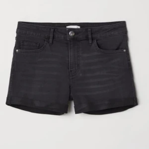 Shorts från H&M - Gråa shorts med högmidja och bra passform
