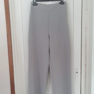 Byxor - Highwaist byxor från bohoo i fint skick 