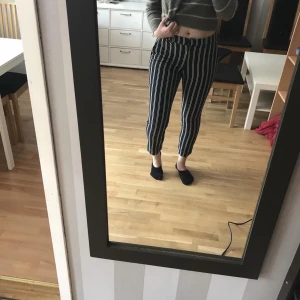 Kostymbyxor i storlek 40, H&M - Sköna kostymbyxor i storlek 40 från H&M, aldrig använda, nyskick 