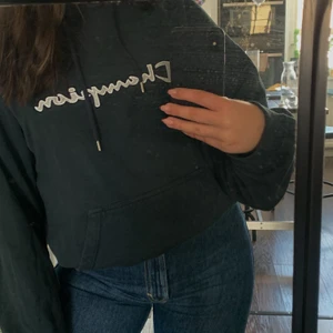 Champion hoodie - En oversize champion hoodie, som är i väldigt bra skick, syns inte speciellt mycket att den är använd. Jag är vanligtvis en S, och den sitter snyggt oversize på mig men den är i XXL, men de blir som en oversize