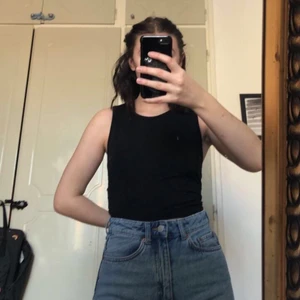 Linne - Vanligt svart linne som inte använts mycket. Bra skick!