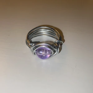 Lila ring - Säljer denna ring med lila päla 💜