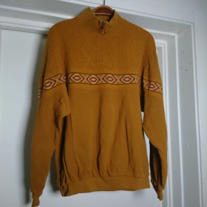 Vintagetröja  - Jättefin vintagetröja i senapsgul färg, storlek M/L🌹