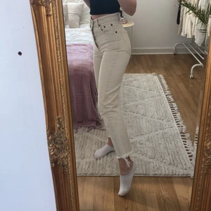 Beige byxor - Superfina beige byxor från zara. Säljer för 150kr + frakt 🥰