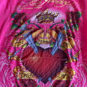 Ed hardy shirt - INTRESSEKOLL på min Super fina ed hardy tröja!! Storlek M men passar en S bättre. Buda!!! Frakt 44 kr 💌BUD PÅ 180 KR INKL FRAKT!