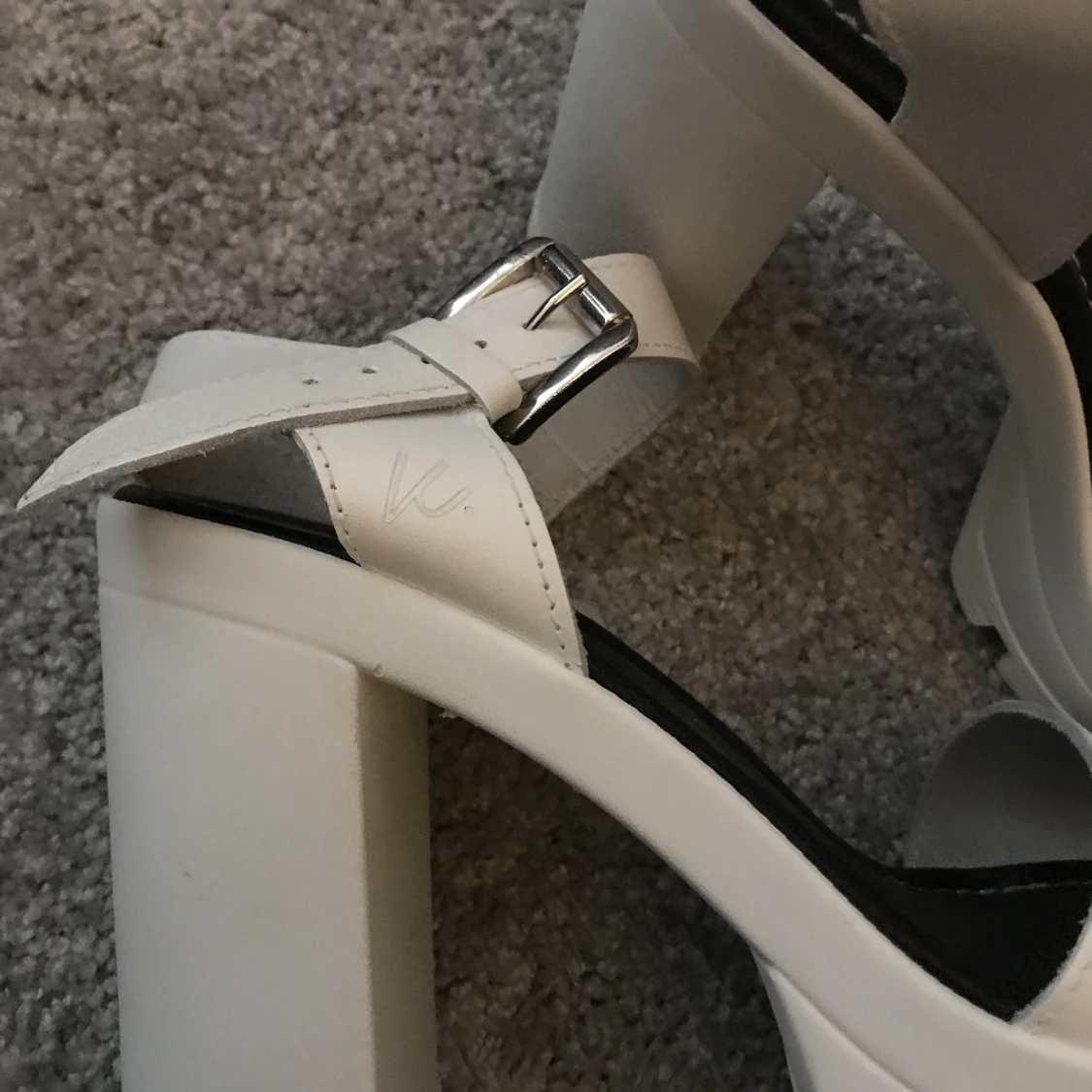 Vita klackskor K. Cobler i storlek 38 - 90