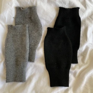 Torgvantar  - Ett par svarta och ett par mellangråa torgvantar. Säljer på grund av att de inte kommer till så mycket användning och därav är dem i bra skick. Säljer för 75kr styck💕💕 (de gråa är sålda) 