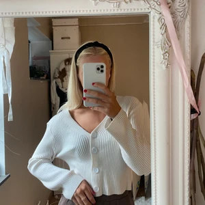 Kofta - Vit stickad kofta!