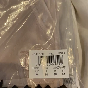 juicy byxor - oöppnade inte ens provade !! i shadow grey med fickor på baksidan❤️ franken är 45kr  pris kan diskuteras