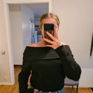 Stickad tröja  - Stickad tröja från HM i strl XS men känns som en S/M. Köparen står för frakten🌸🦋💕