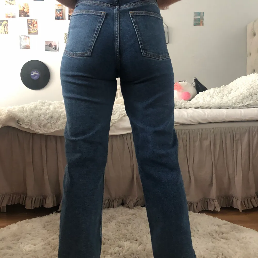 Fina jeans från Monki! Säljer pga de ej passar. Bra skick💕💕. Jeans & Byxor.