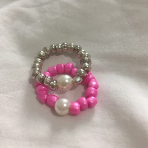 Ringar - Ringar. Görs efter din storlek. Skriv om FU har några frågor 🌸(köparen står för frakt)