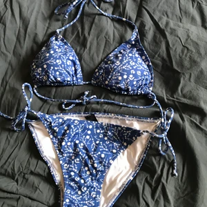 Blå bikini, xs - En ny bikini, använd fåtal gånger. Den passar inte mig därför säljer jag den. Köpt på twist tango för 550kr nypris. ‼️ budgivning vid flera köpare‼️