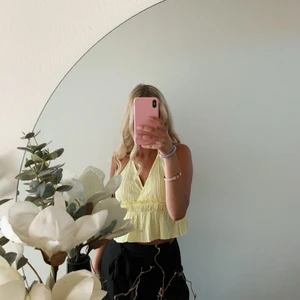 Gul topp  - Jättefin och somrig topp💛