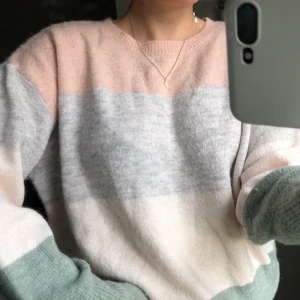 Stickad tröja  - En oanvänd jättefin stickad tröja i Strl S. Köparen står för frakten. ☺️