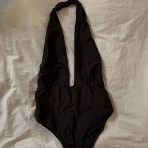 Baddräkt  - Baddräkt från Hannalicious kollektion med nakd i storlek L , 150kr 🖤