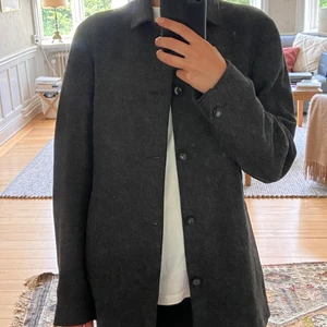 Grå tiger of Sweden jacka  - Väldigt nice jacka, ull, herrmodell så sitter inte tight🧡