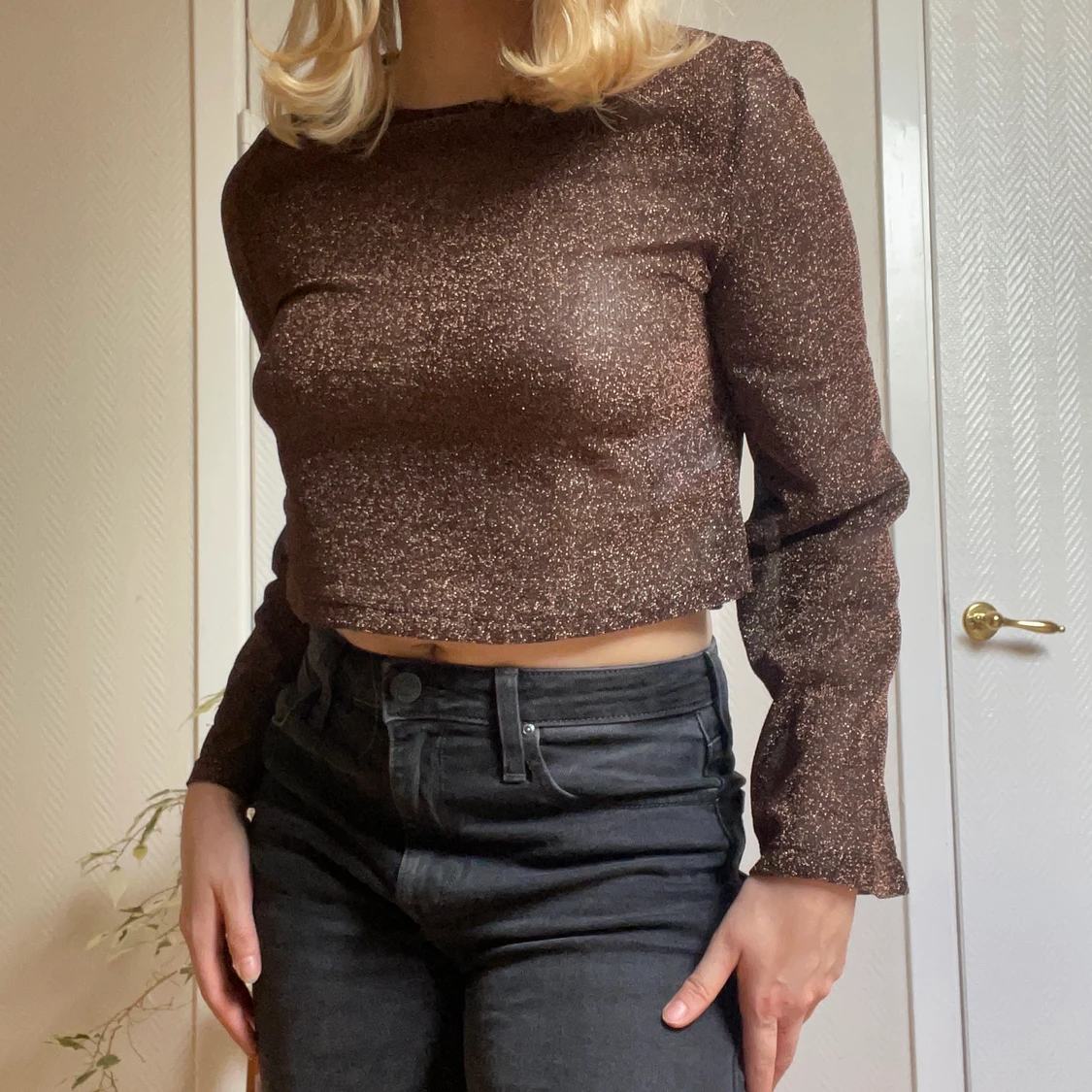 glittrig croppad top med vida ärmar - 91