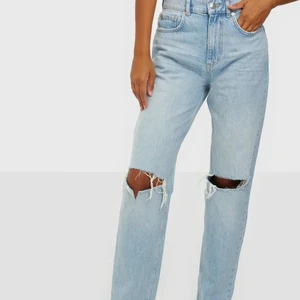 Jeans  - Gina Tricot 90s high waisted jeans i storlek 40. Säljer för 150kr 👖 
