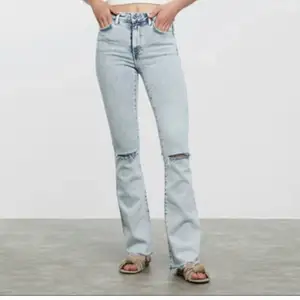 Ursnygga jeans från Bikbok. Köpta för 699kr och använda 1 gång. Strl L 💗